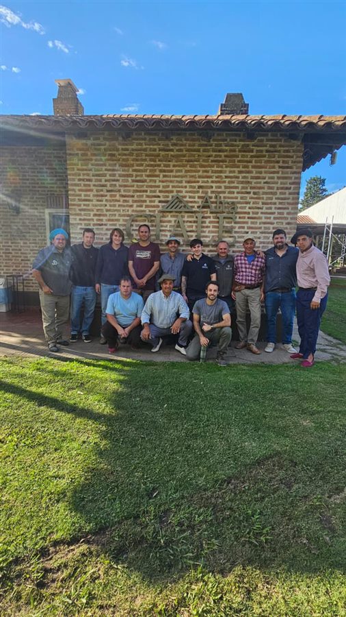 Equipo y productores de Veterinaria Brandsen